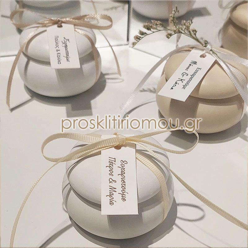 Μπομπονιέρα μακαρόν σε χρώματα